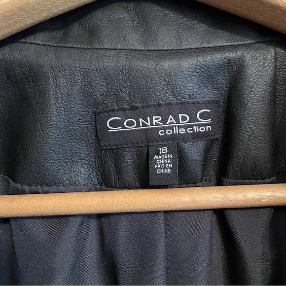 Conrad C Collection - Black Faux Leather Blazer - Size 18 - Picture 12 of 12